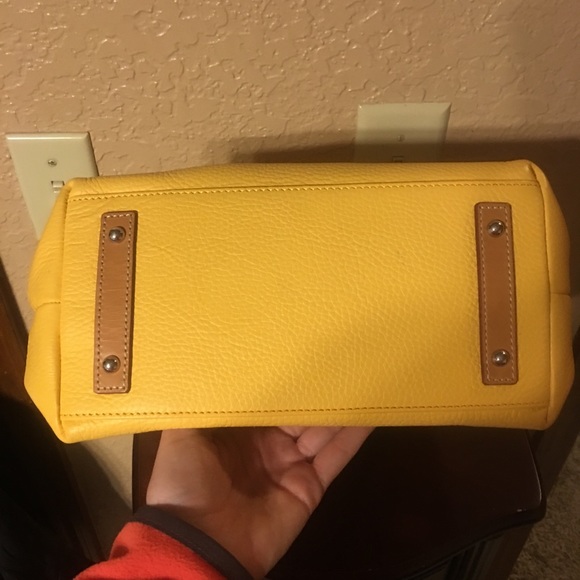 Dooney & Bourke Dandelion Paige Sac Leather Hobo - Picture 4 of 8